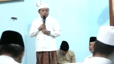 Tarawih di Bahar Utara, Gubernur Serahkan Bantuan Untuk Mesjid