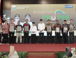 Gubernur Serahkan Piagam Proper Untuk Perusahaan Peduli Lingkungan