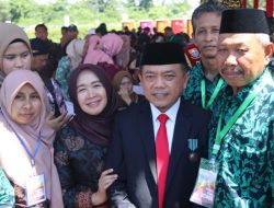 Gubernur Al Haris Terima Penghargaan Satyalancana Wira Karya