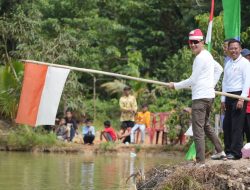 Pj Bupati Muaro jambi Bachyuni Deliansyah Buka Lomba Perahu