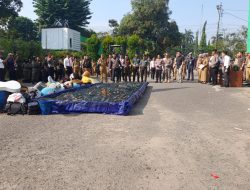 Ribuan Botol Miras Dimusnahkan Satpol PP Kota Jambi