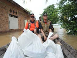 Pj Bupati Muaro Jambi Bachyuni Salurkan 2000 Sembako Secara Serentak di Enam Kecamatan