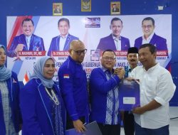 Romi Hariyanto Kembalikan Berkas Ke Demokrat Bersama Tim Milenial