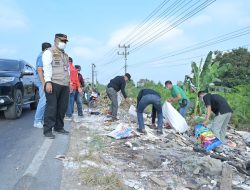 Sampah Jalinsum Aurduri 1 di Bersihkan