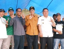 Wabup Bakhtiar Serahkan Sertifikat Konsolidasi Tanah Kepada Warga Desa Terusan
