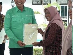 Bupati Fadhil Arief Serahkan Sertifikat PTSL Kepada Warga Kecamatan Batin XXIV