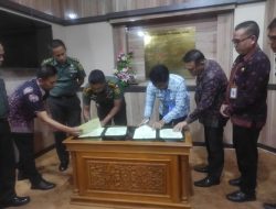 Raden Najmi Serahkan dana NPHD kepada Kodim Jambi