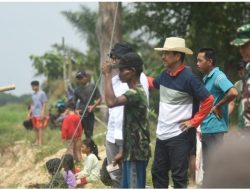 Penjabat Bupati Muaro Jambi, Drs. Raden Najmi Menyaksikan Langsung Berkarang Di Desa Sumber Jaya