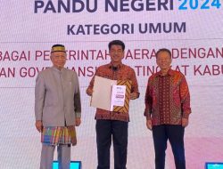Pj Bupati Muaro Jambi Raden Najmi Terima Anugrah Pandu Negeri 2024 