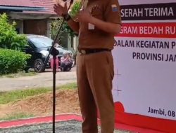 Kadis Kominfo Ariansyah Gunting Pita Bedah Rumah Bantuan PT. Semen Padang