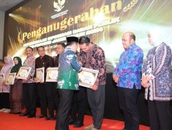 Pemkab Batanghari Raih Penghargaan KIP