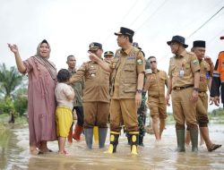 BBS dan Jun Mahir Tinjau dan Berikan Bantuan Kepada Korban Banjir