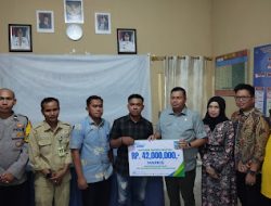 Ketua DPRD Kota Jambi Serahkan Santunan Jaminan Kematian kepada Ahli Waris Ketua RT