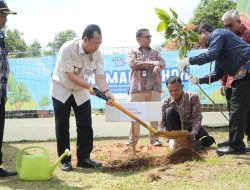 Bupati Muaro Jambi Dr.Bambang Bayu Suseno,SP.MM.M.Si menghadiri kegiatan penanaman pohon