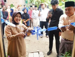 Hesti Haris Serahkan Kursi Roda dan Pantau Terapi Warga Muaro Jambi