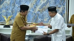 Wali Kota Maulana Serahkan Bantuan Operasional untuk Tempat Ibadah di Kota Jambi