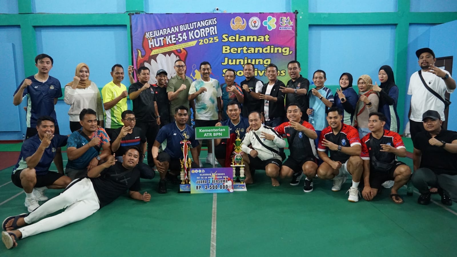 ATR/BPN Sabet Dua Piala Juara Tiga di Kejuaraan Bulutangkis HUT KORPRI