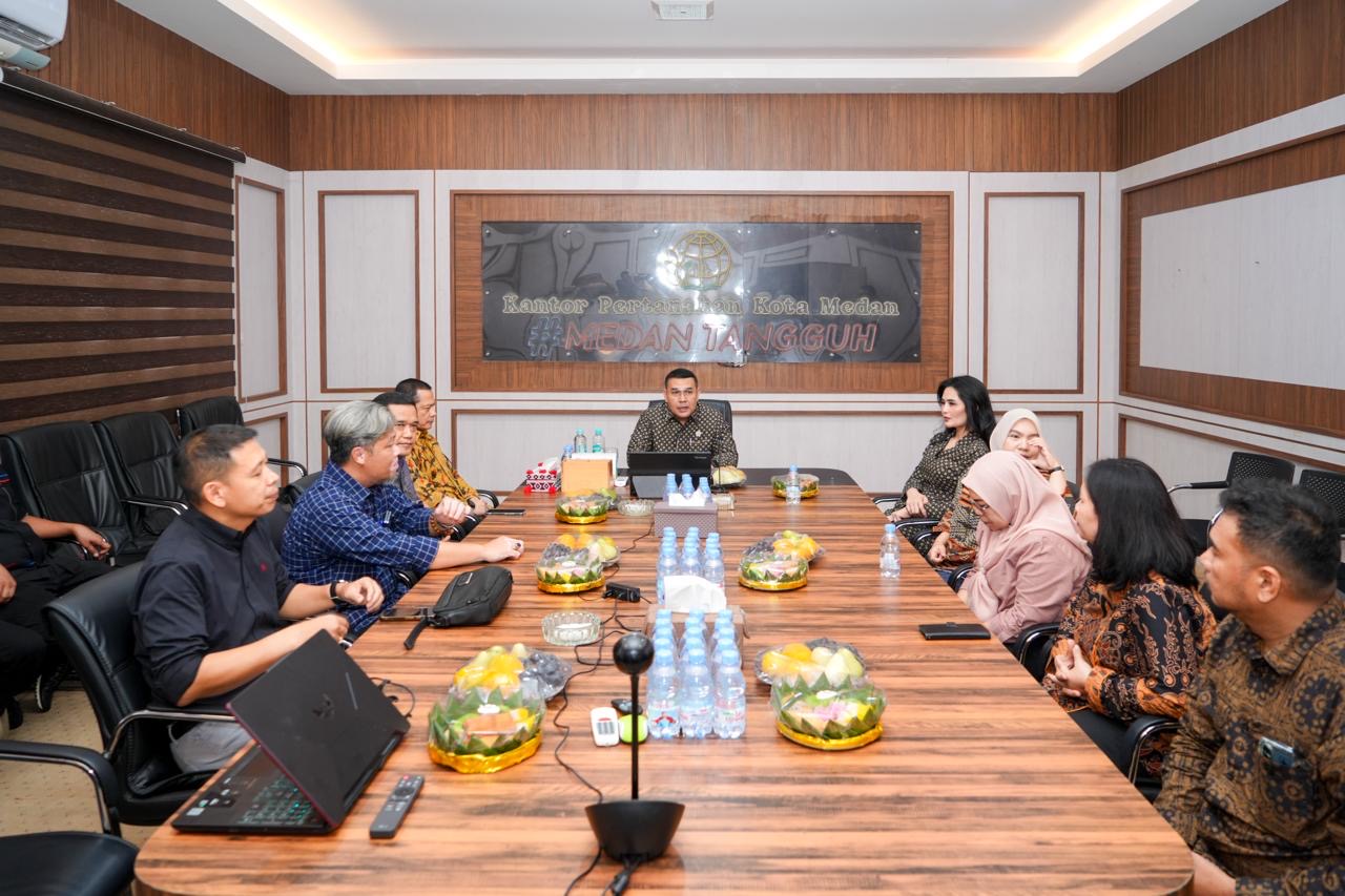 Wamen ATR/BPN Tinjau Kesiapan WBBM di Medan dan Serahkan Sertipikat di Deli Serdang