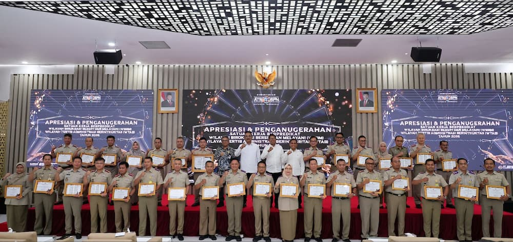 ATR/BPN Beri Penghargaan WBBM dan WTAB kepada Satker