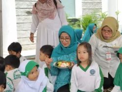 TP PKK Jambi Gelar Rabu Berkah, Warga Dapat Nasi Kuning