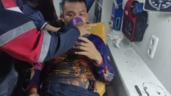 Dua Petugas Damkar Kota Jambi Cedera Saat Memadamkan Kebakaran