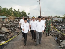 Al Haris Tinjau Korban Kebakaran Tanjab Barat dan Serahkan Bantuan