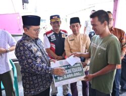 Maulana Beri Bantuan untuk Korban Kebakaran