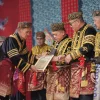 Al Haris Dianugerahi Gelar Adat Kehormatan pada Kenduri Sko Enam Luhah