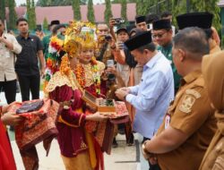 Keren! SMAN 1 Muaro Jambi Sambut Siswa Baru dengan Adat Melayu